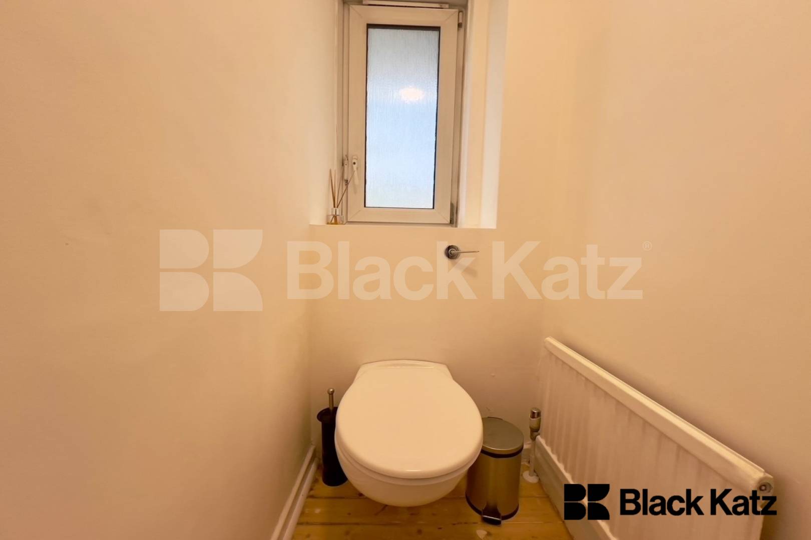 Charming private garden with wooden floors throughout  Cluny Estate , London bridge